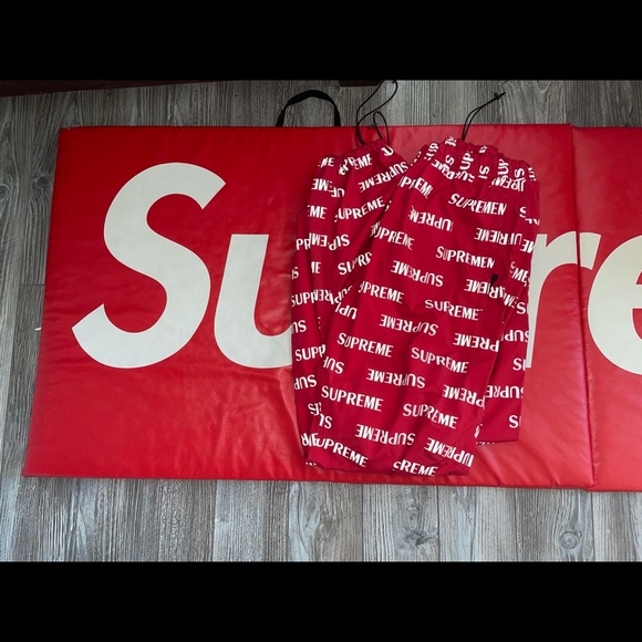 Supreme 3M Reflective Repeat Pants - Picture 2 of 3